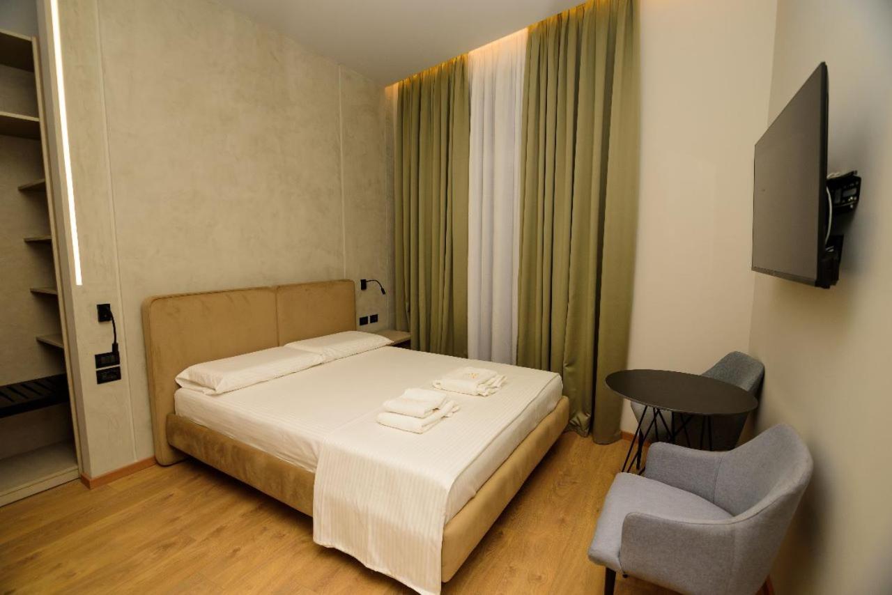 Hotel Zeneli Vlorë Exteriör bild