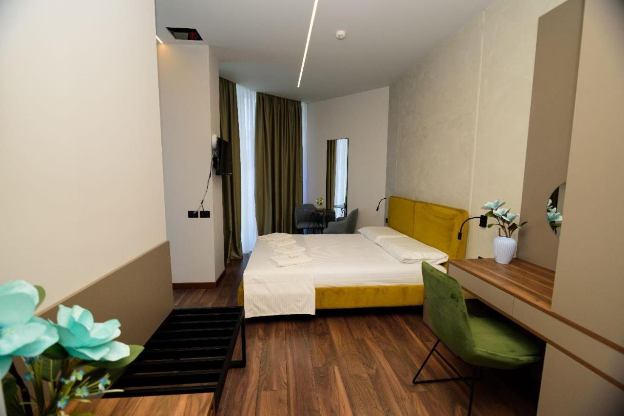 Hotel Zeneli Vlorë Exteriör bild